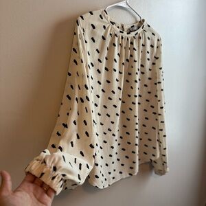 H&M Black and White flowy blouse